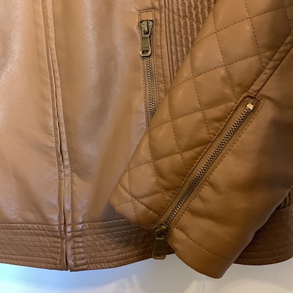 Roz and Ali Snap Collar Jacket Soft Faux Leather Quilted Lined Details Biker XL - Picture 7 of 10